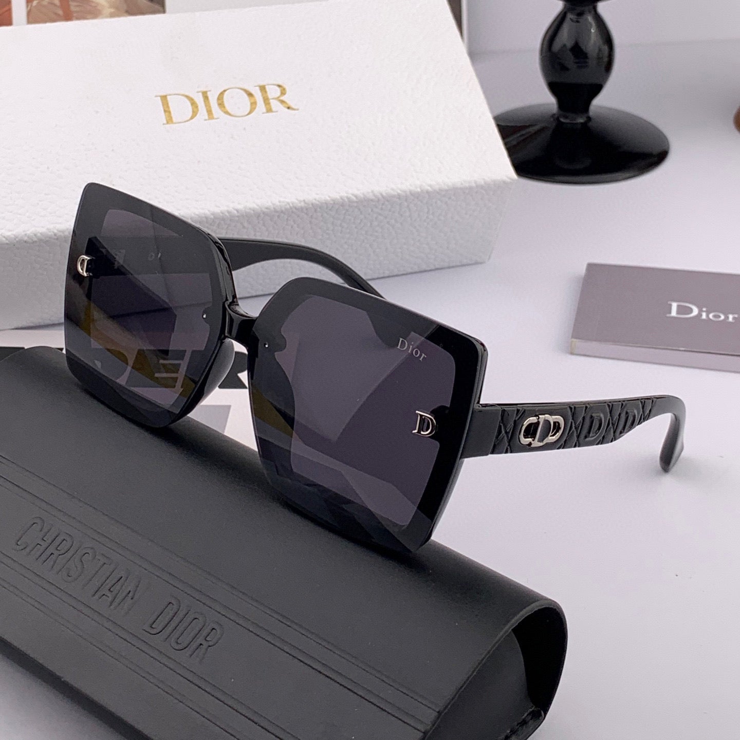 MONTAIGNE SUNGLASS D2302 IN ACETATE EMBOSSED LOGO - Black