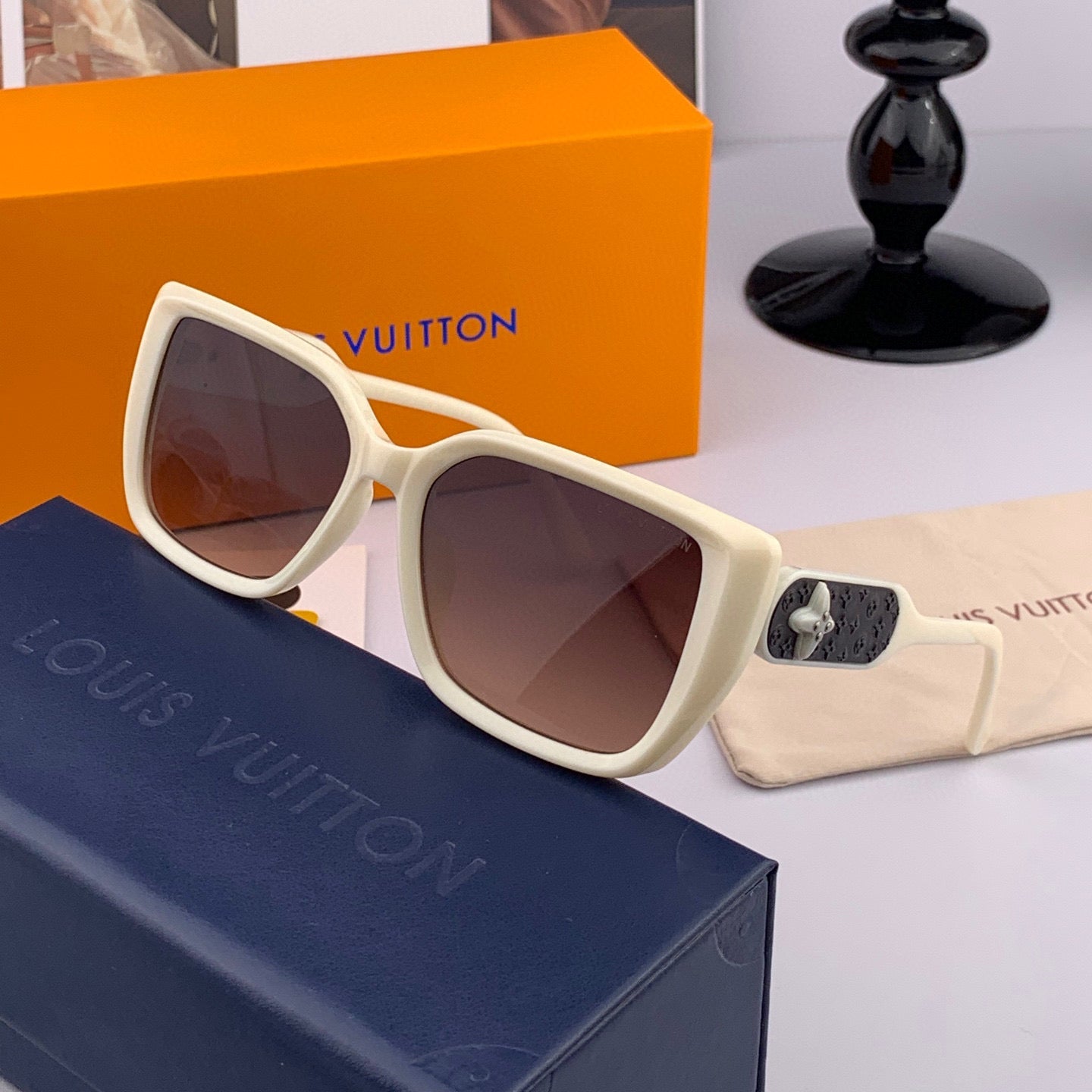 SQUARE SUNGLASSES L6221 IN ACETATE - Black