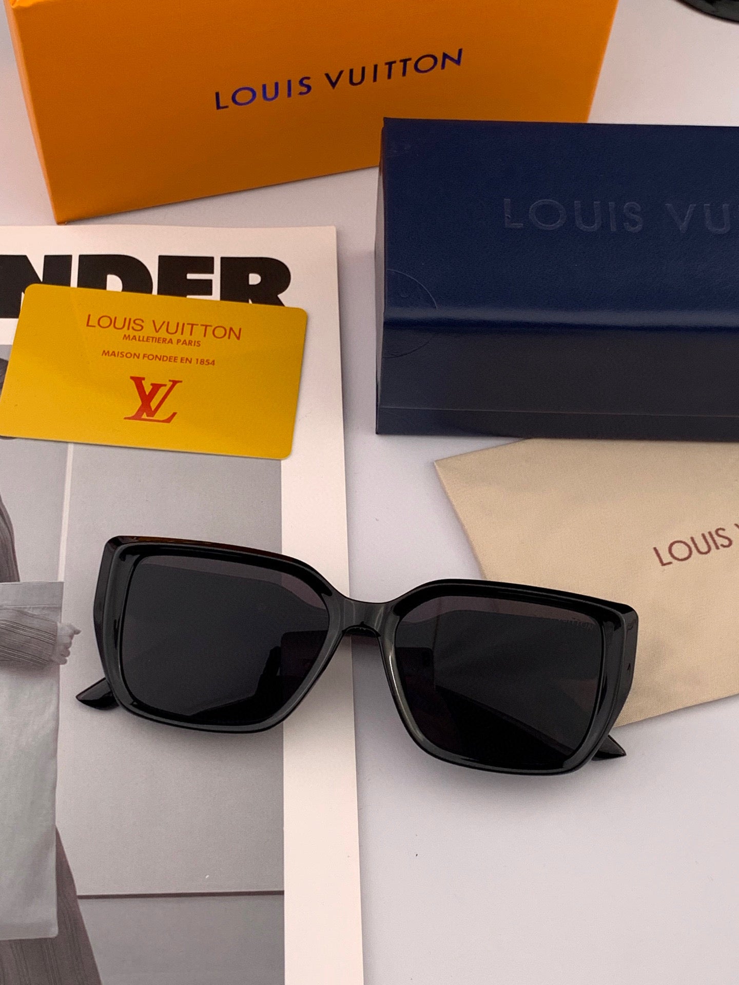 SQUARE SUNGLASSES L6221 IN ACETATE - Black