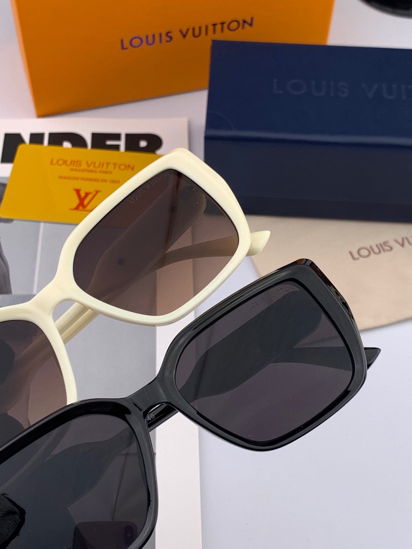 SQUARE SUNGLASSES L6221 IN ACETATE - Black