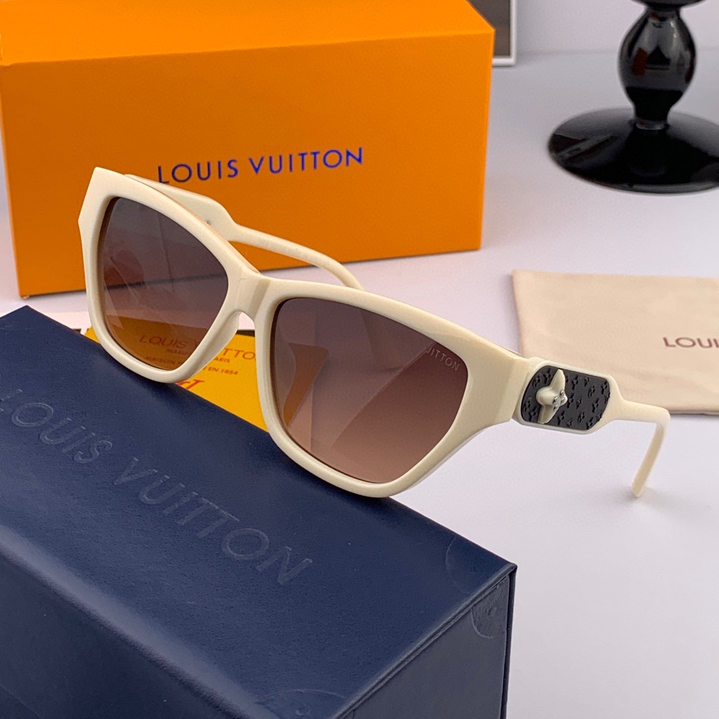 CAT EYE SUNGLASSES L6220 IN ACETATE - Black