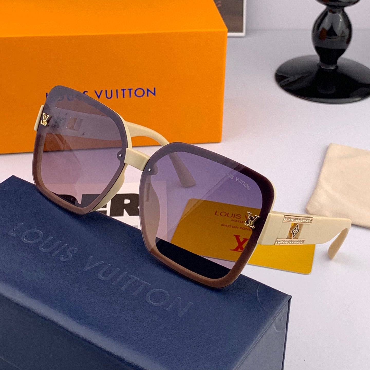 SQUARE SUNGLASSES L0992 IN ACETATE - Black