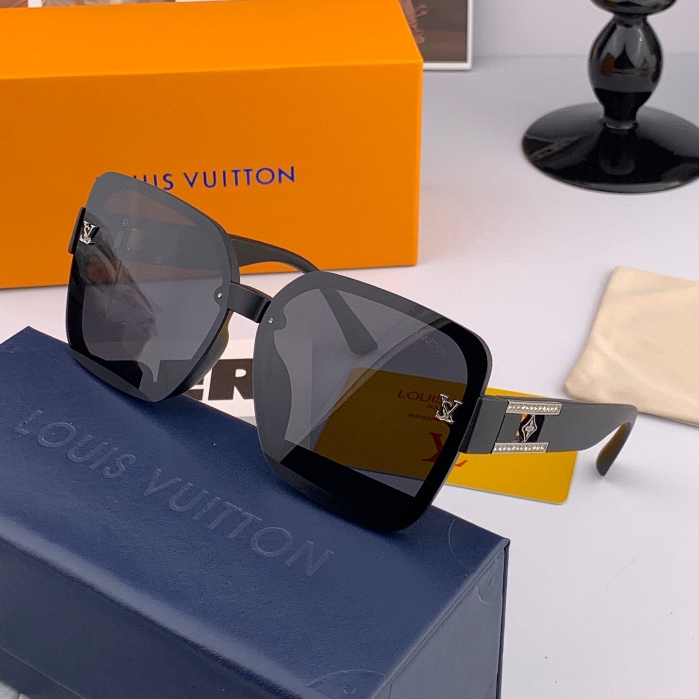 SQUARE SUNGLASSES L0992 IN ACETATE - Black