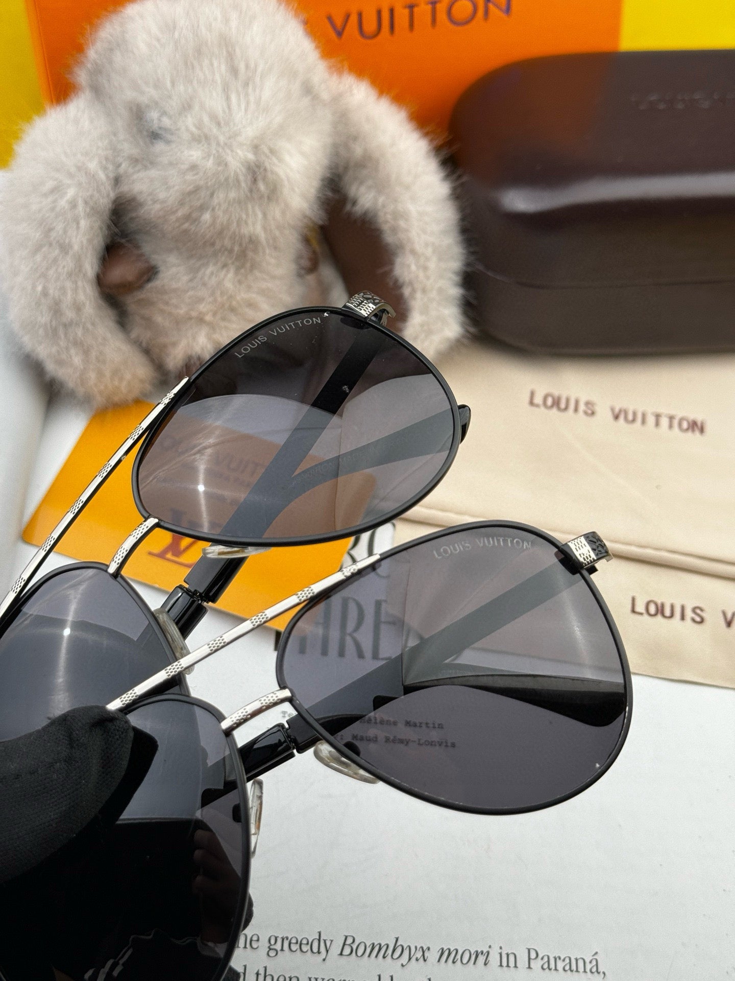 PILOT SUNGLASSES L66 IN BLACK METAL - Small