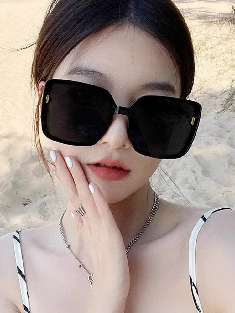 MONTAIGNE SUNGLASS CD9750 IN ACETATE - Black/Grey Smoke