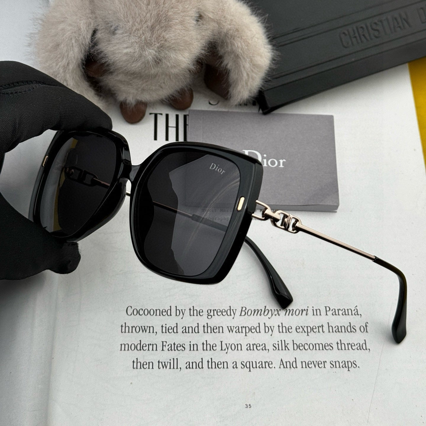 MONTAIGNE SUNGLASS CD9750 IN ACETATE - Black/Grey Smoke