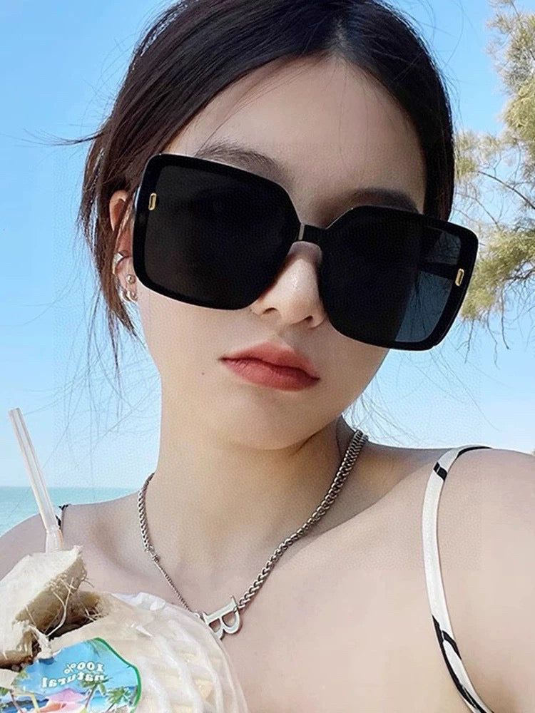 MONTAIGNE SUNGLASS CD9750 IN ACETATE - Black/Grey Smoke