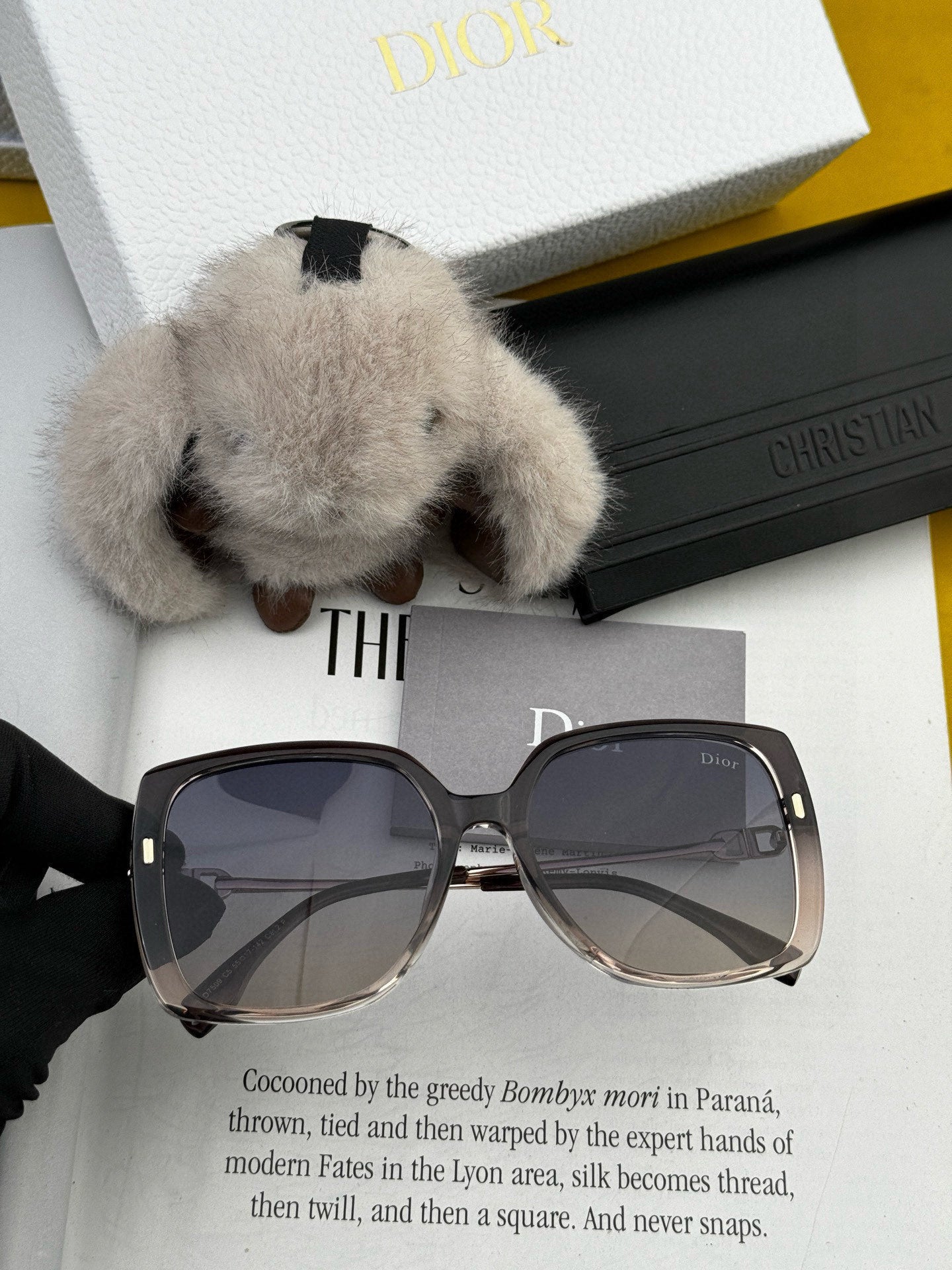 MONTAIGNE SUNGLASS CD9750 IN ACETATE - Black/Grey Smoke