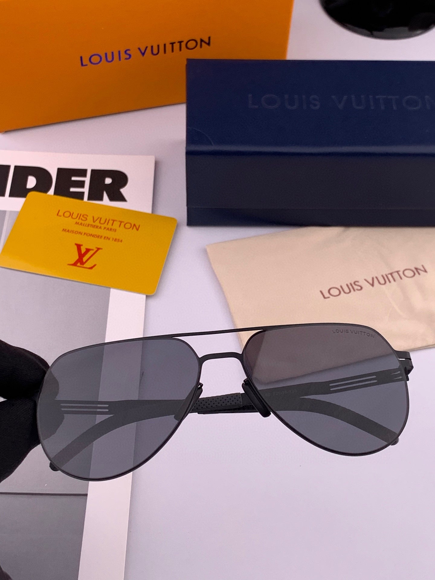 PILOT SUNGLASSES L186 IN METAL - Black