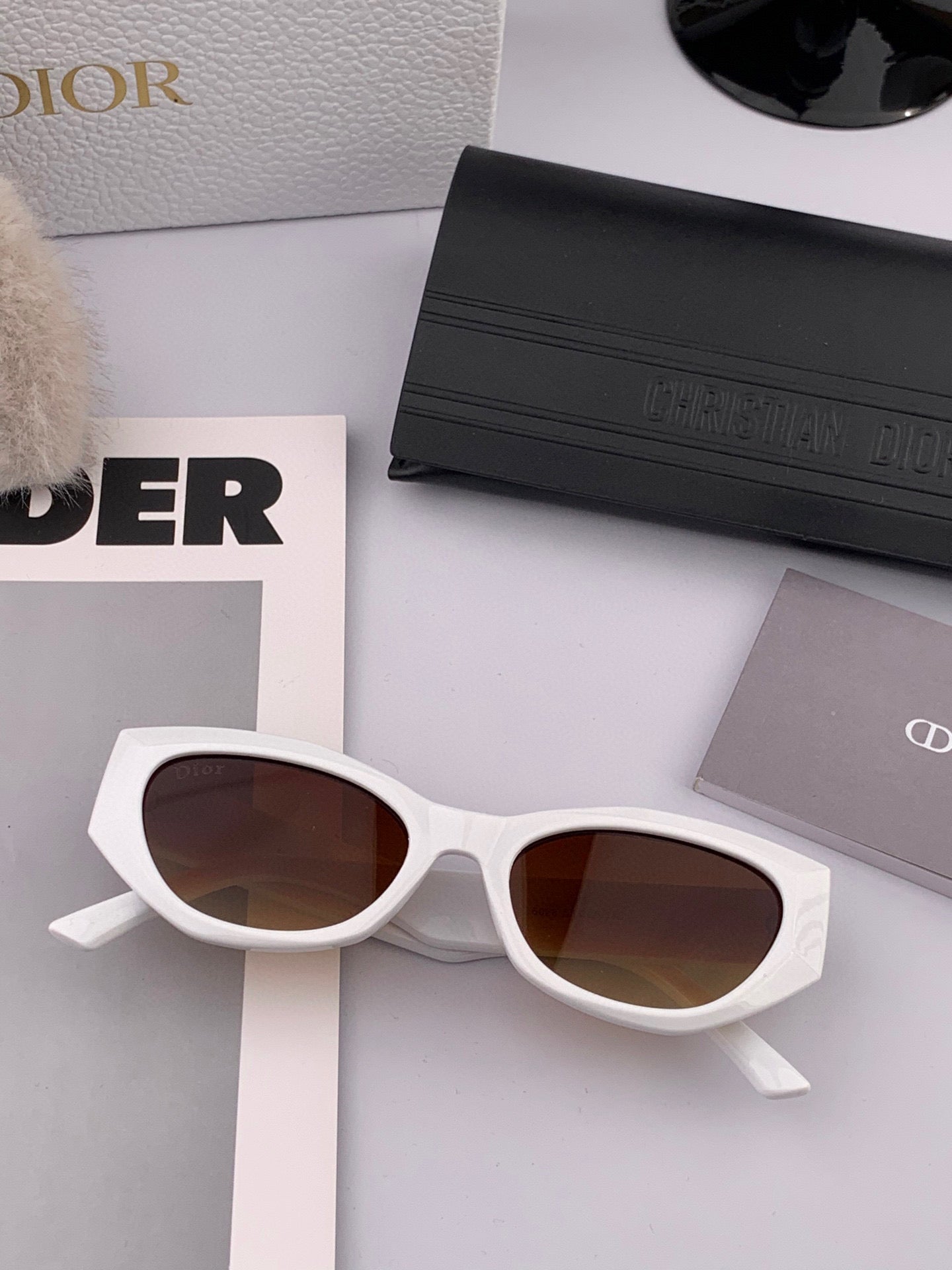 MONTAIGNE SUNGLASS D8620 IN WHITE ACETATE BROWN LENSES - Small