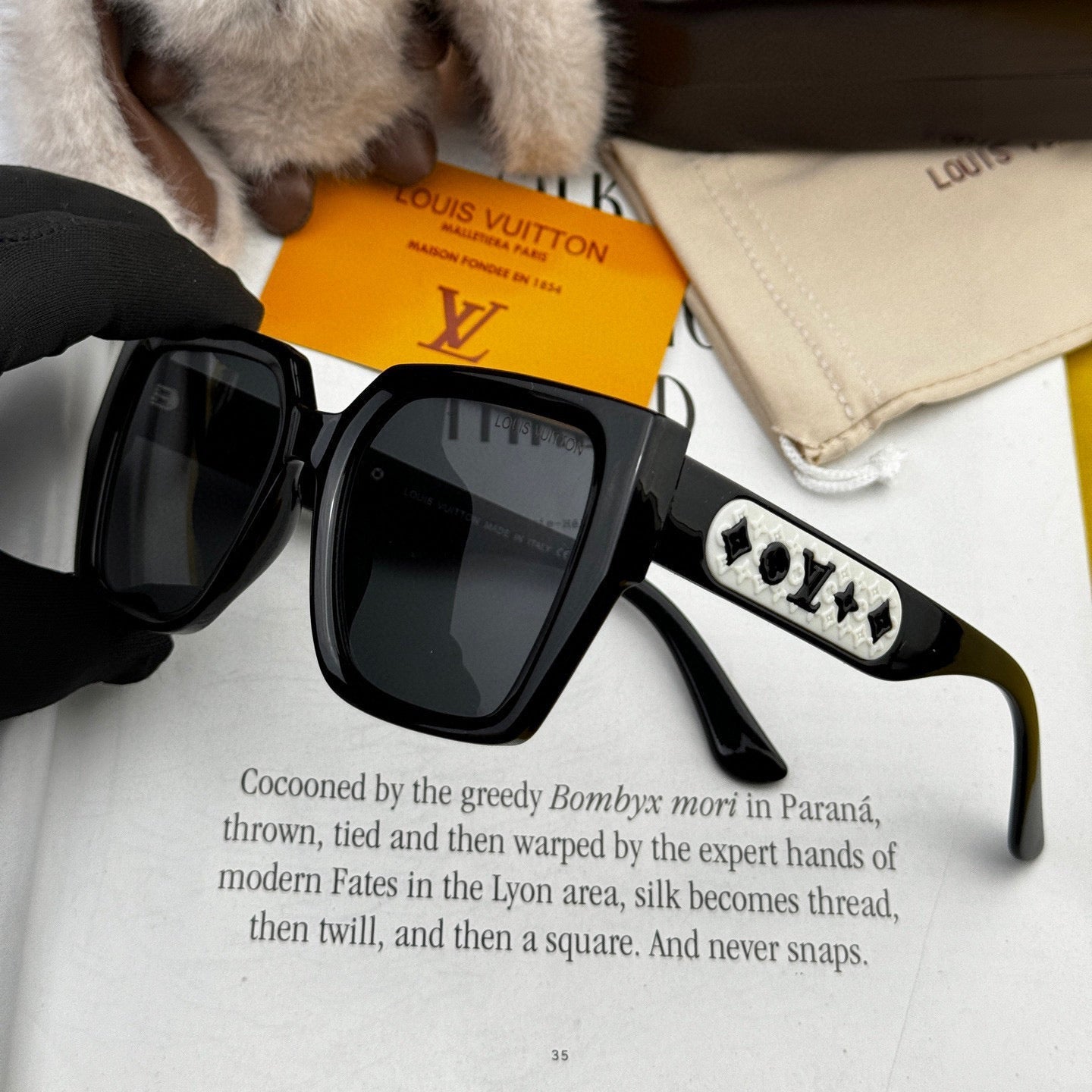 SQUARE SUNGLASS L6133 IN ACETATE FRAME EMBOSSED LOGO - Black