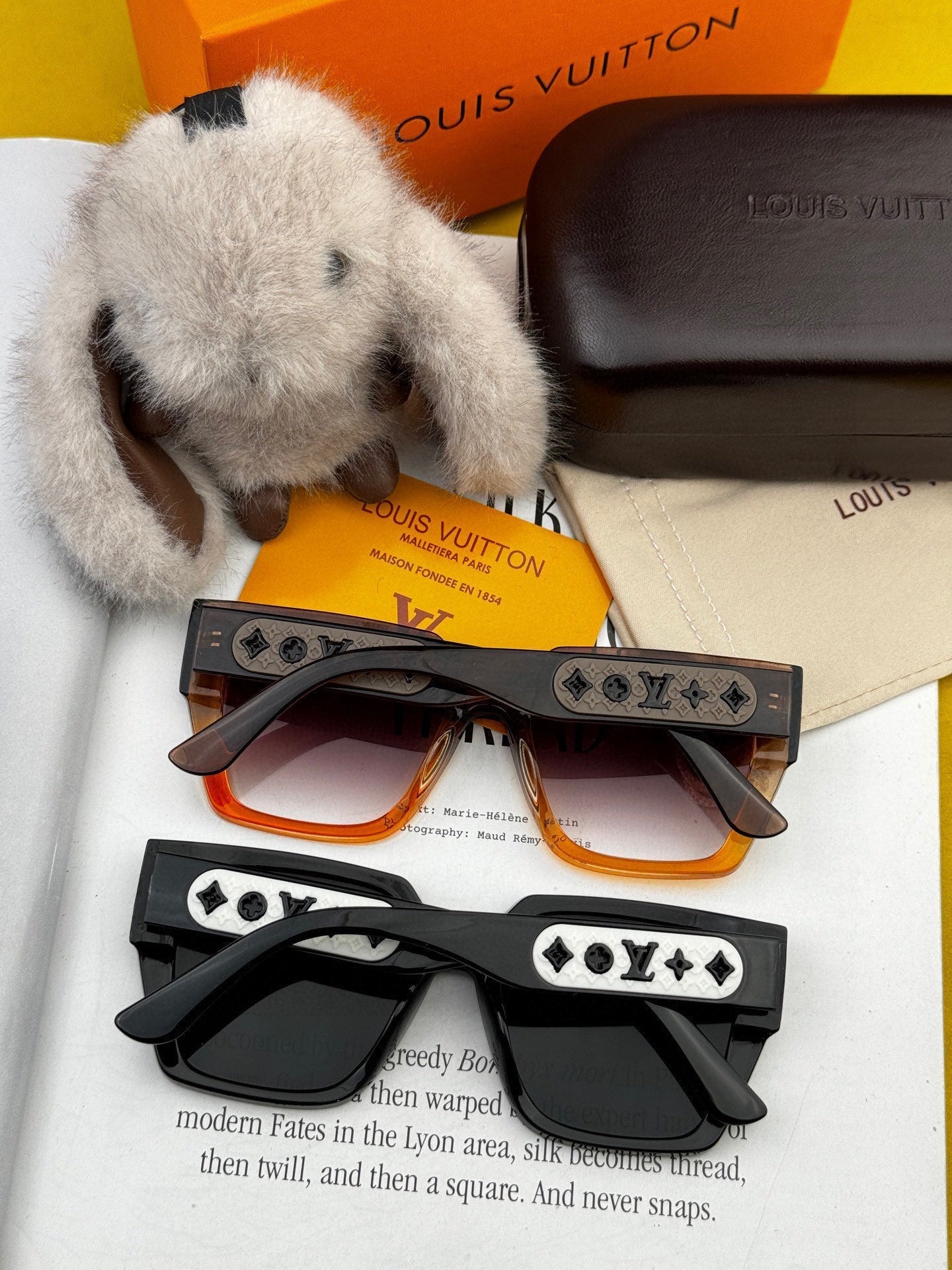 SQUARE SUNGLASS L6133 IN ACETATE FRAME EMBOSSED LOGO - Black
