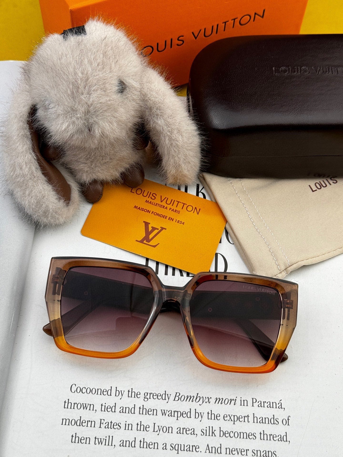 SQUARE SUNGLASS L6133 IN ACETATE FRAME EMBOSSED LOGO - Black