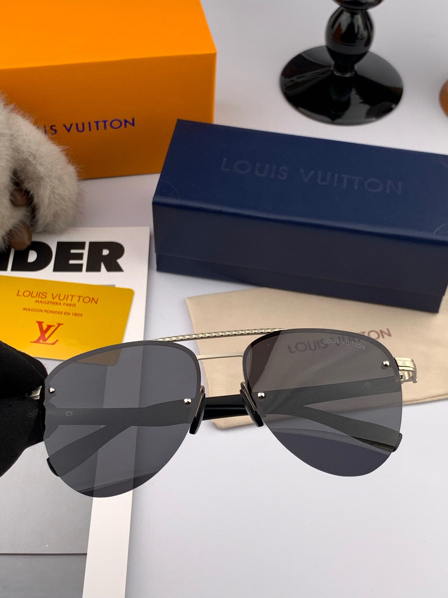 PILOT SUNGLASSES L780664 IN METAL BLACK LENSES - Silver