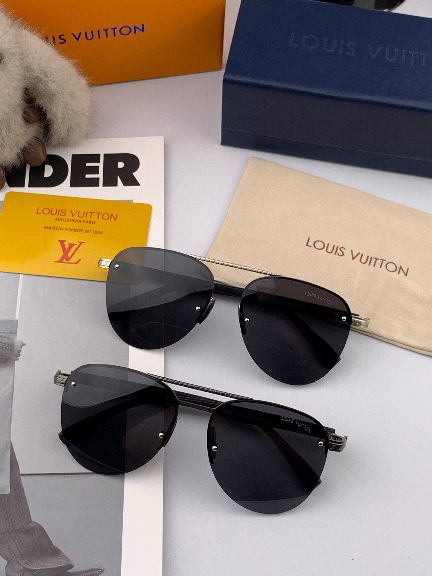 PILOT SUNGLASSES L780664 IN METAL BLACK LENSES - Silver
