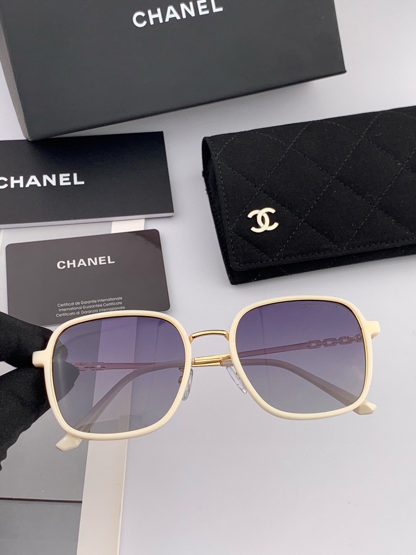 SQUARE SUNGLASSES CH0826 IN METAL - White