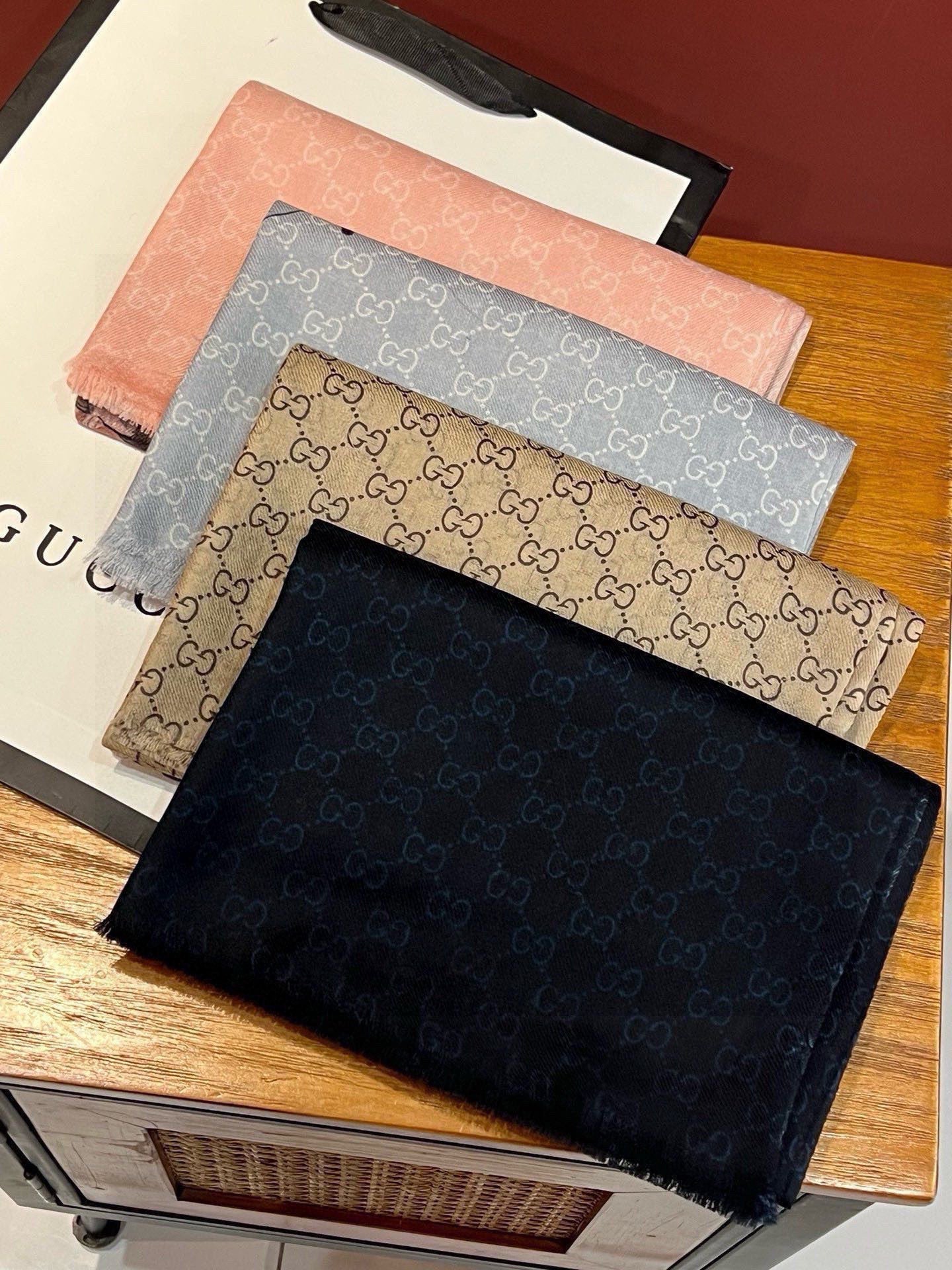GUCCI 25S SCARF 200 IN CASHMERE 733884