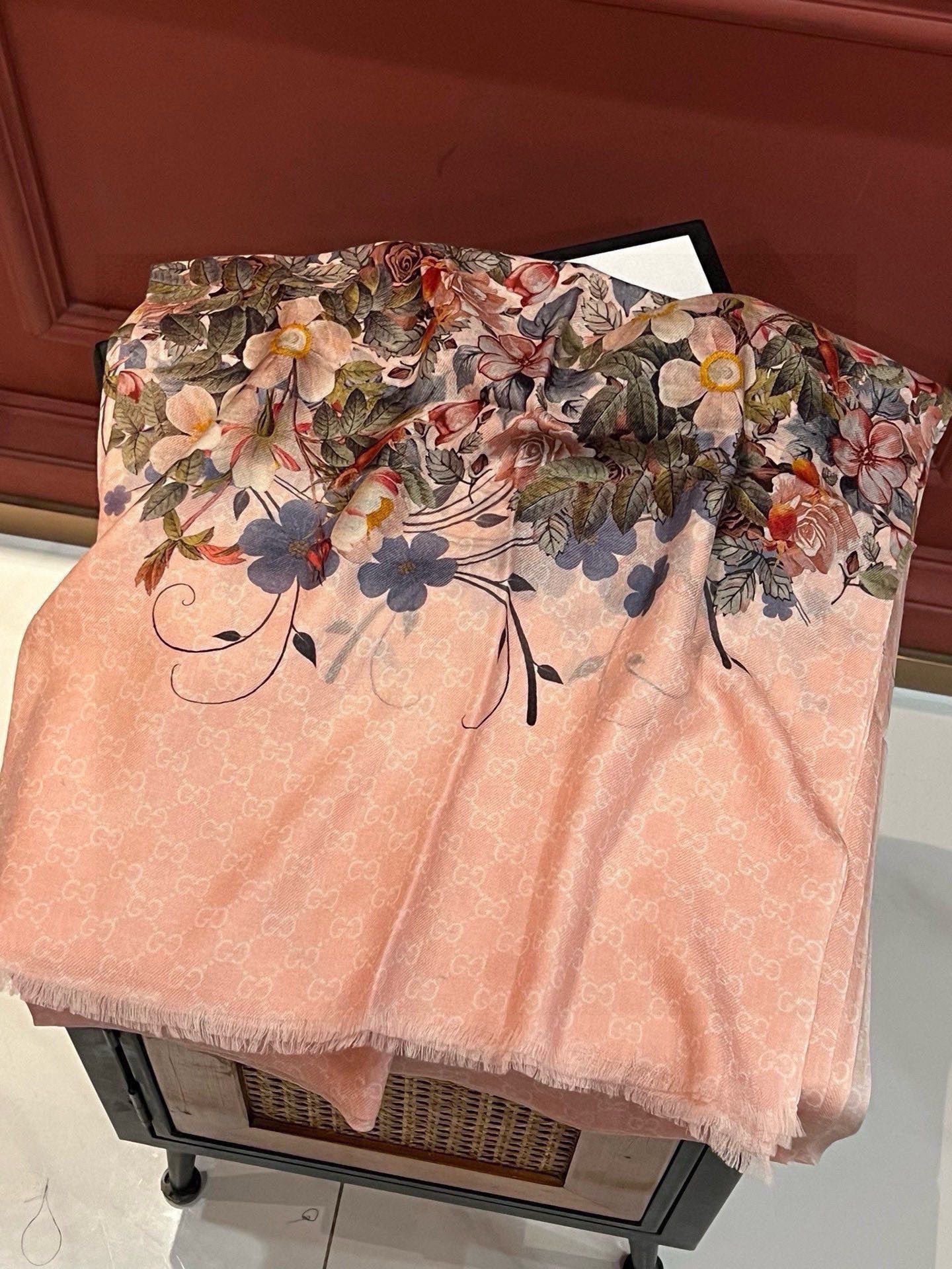 GUCCI 25S SCARF 200 IN CASHMERE 733885