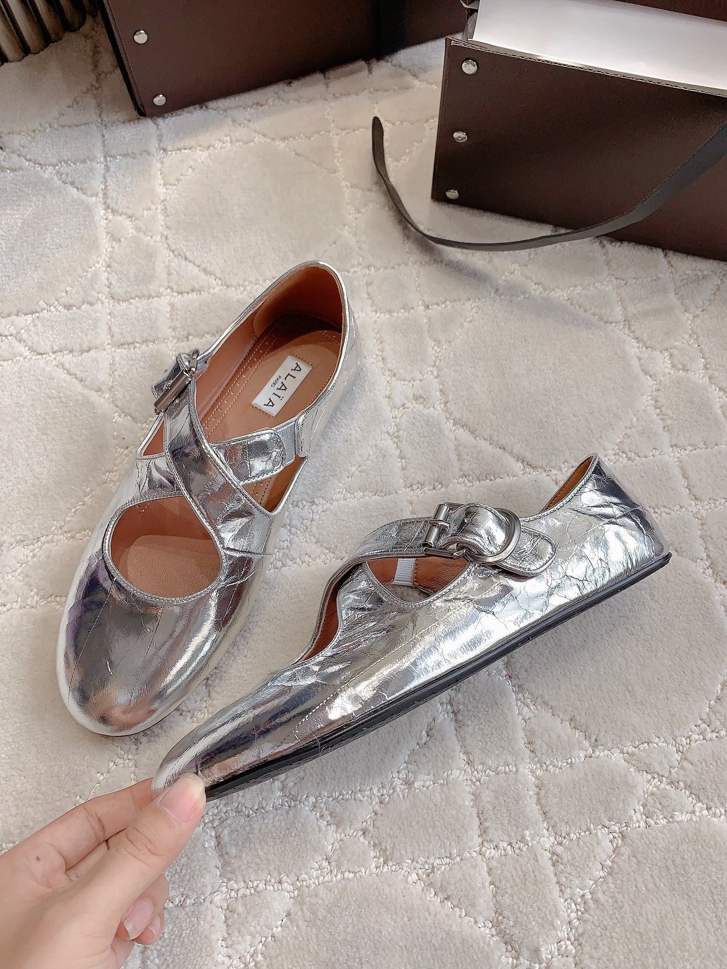 ALAIA CRISS CROSS BALLET FLAT IN SILVER LAMBSKIN - 35