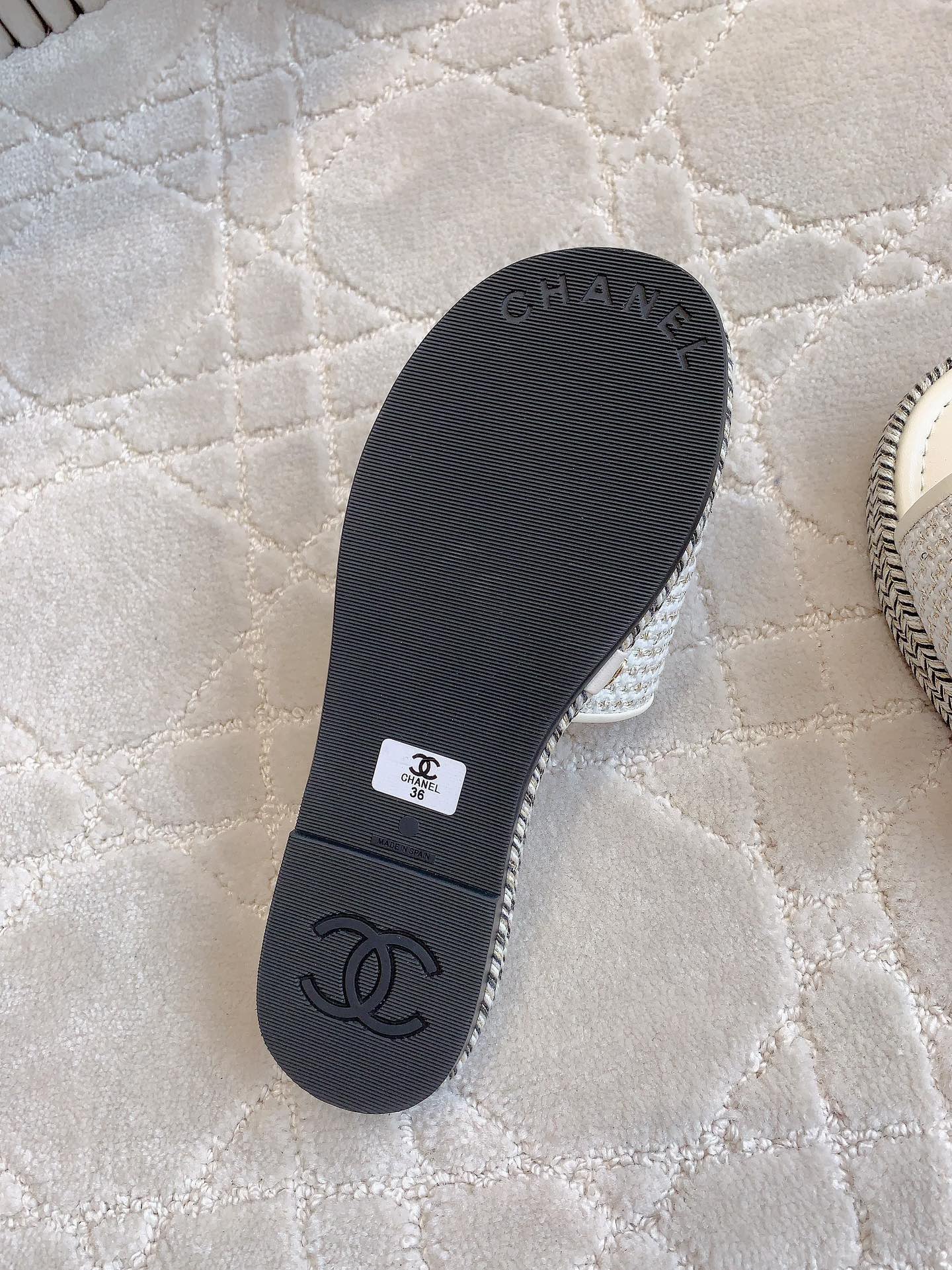 PLATFORM SLIPPERS IN WHITE WOOL AND LAMBSKIN - 35