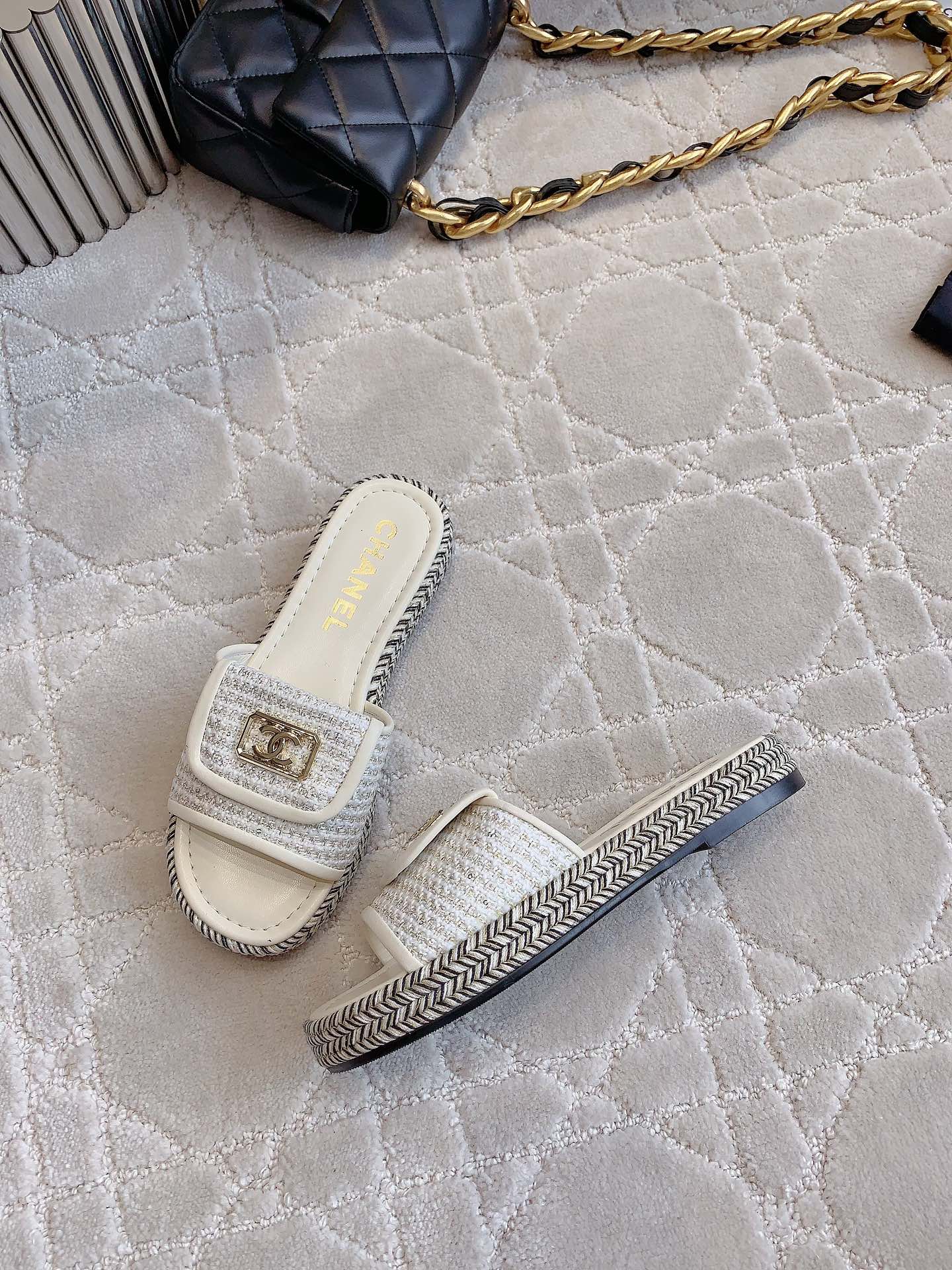 PLATFORM SLIPPERS IN WHITE WOOL AND LAMBSKIN - 35
