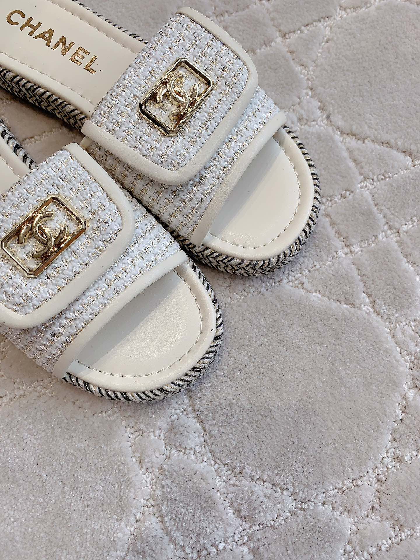 PLATFORM SLIPPERS IN WHITE WOOL AND LAMBSKIN - 35