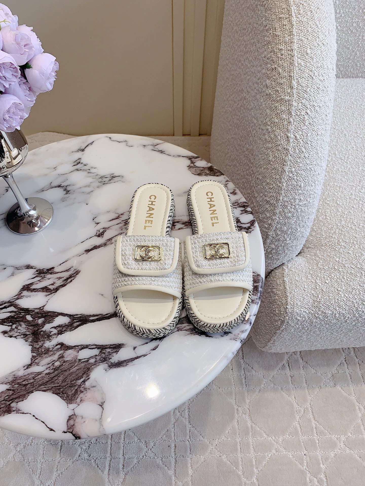 PLATFORM SLIPPERS IN WHITE WOOL AND LAMBSKIN - 35