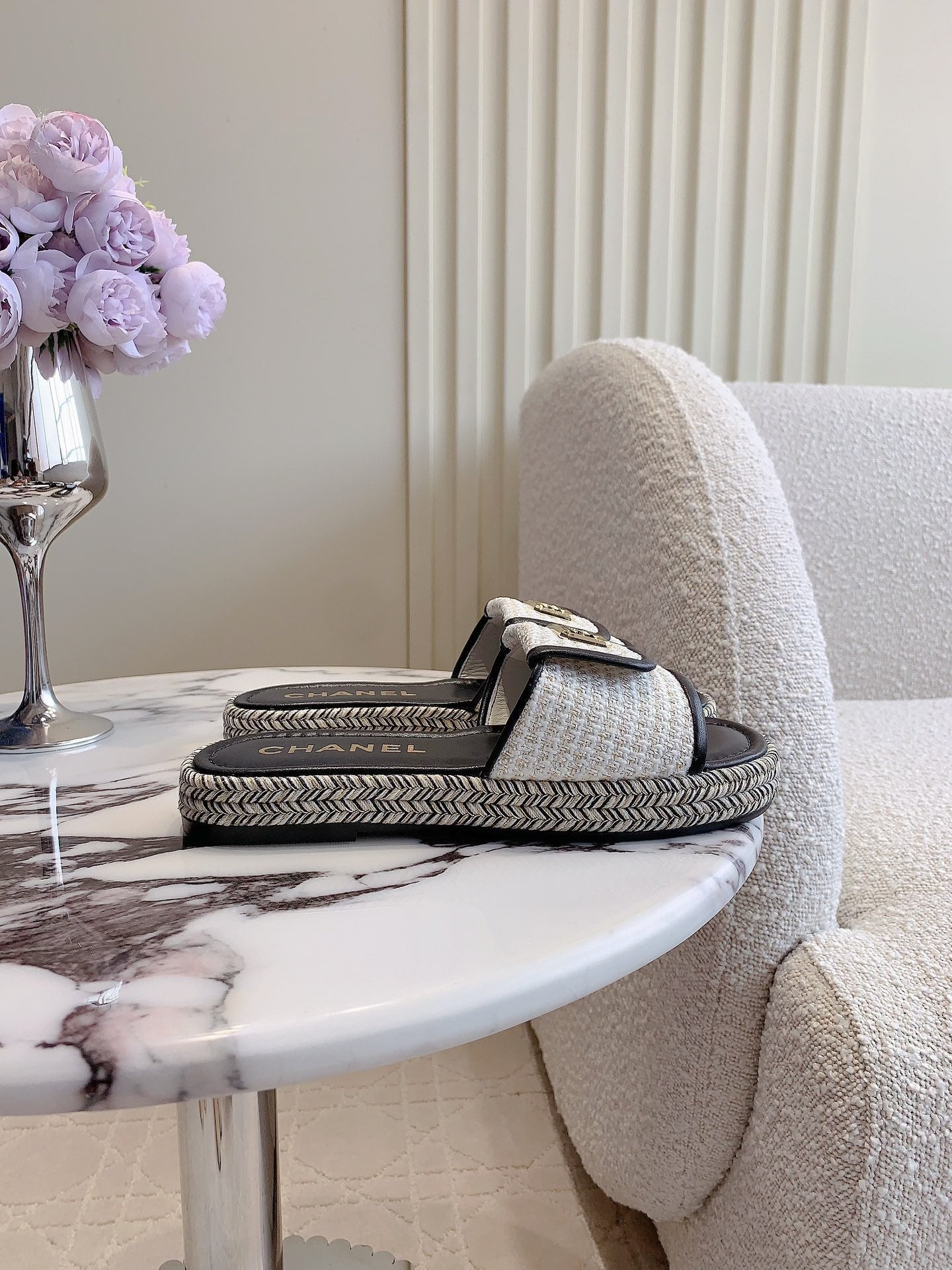 PLATFORM SLIPPERS IN WHITE WOOL AND BLACK LAMBSKIN - 35