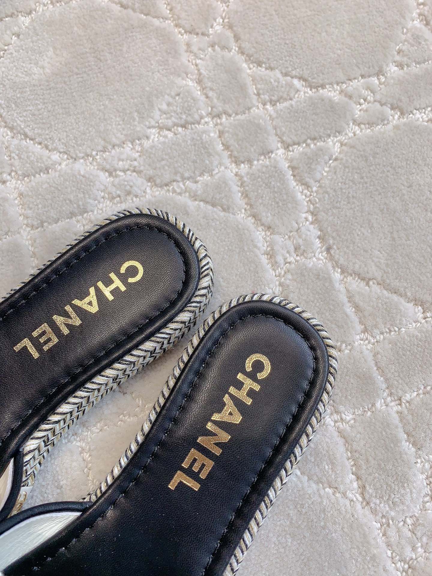 PLATFORM SLIPPERS IN WHITE WOOL AND BLACK LAMBSKIN - 35