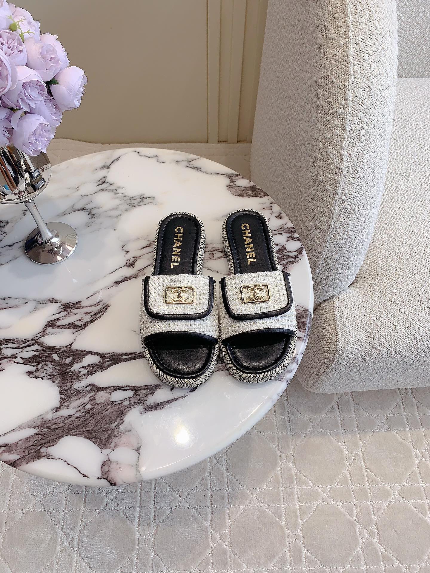 PLATFORM SLIPPERS IN WHITE WOOL AND BLACK LAMBSKIN - 35