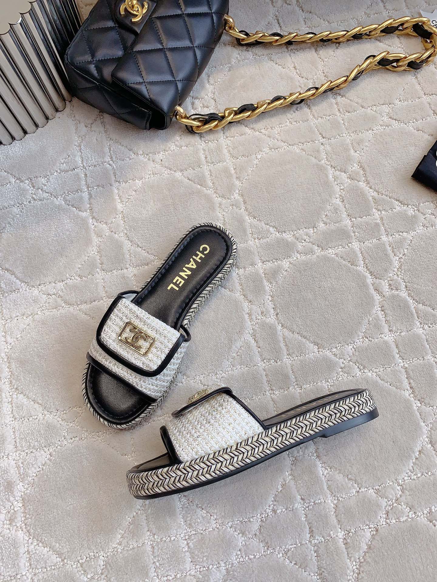 PLATFORM SLIPPERS IN WHITE WOOL AND BLACK LAMBSKIN - 35