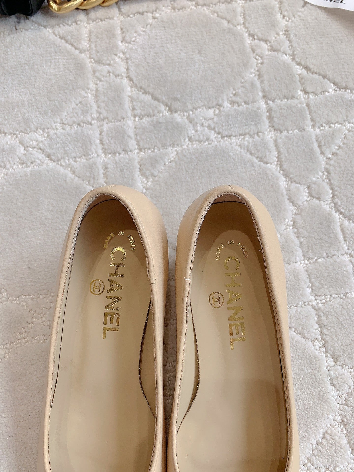 PUMP ROUNG TOE IN BEIGE CREAM MIX BLACK SHEEPSKIN - 34
