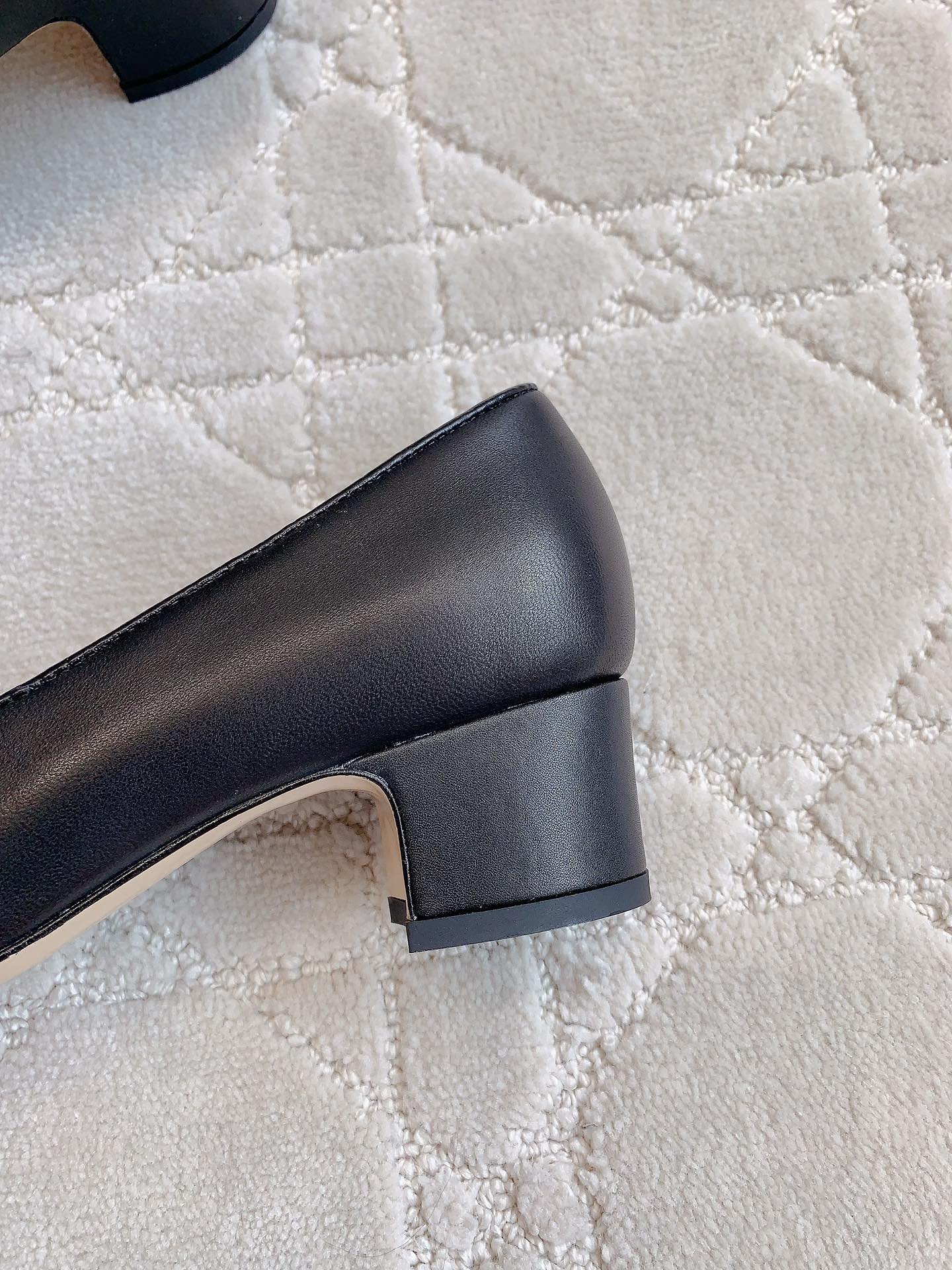 PUMP ROUNG TOE IN BLACK SHEEPSKIN - 34
