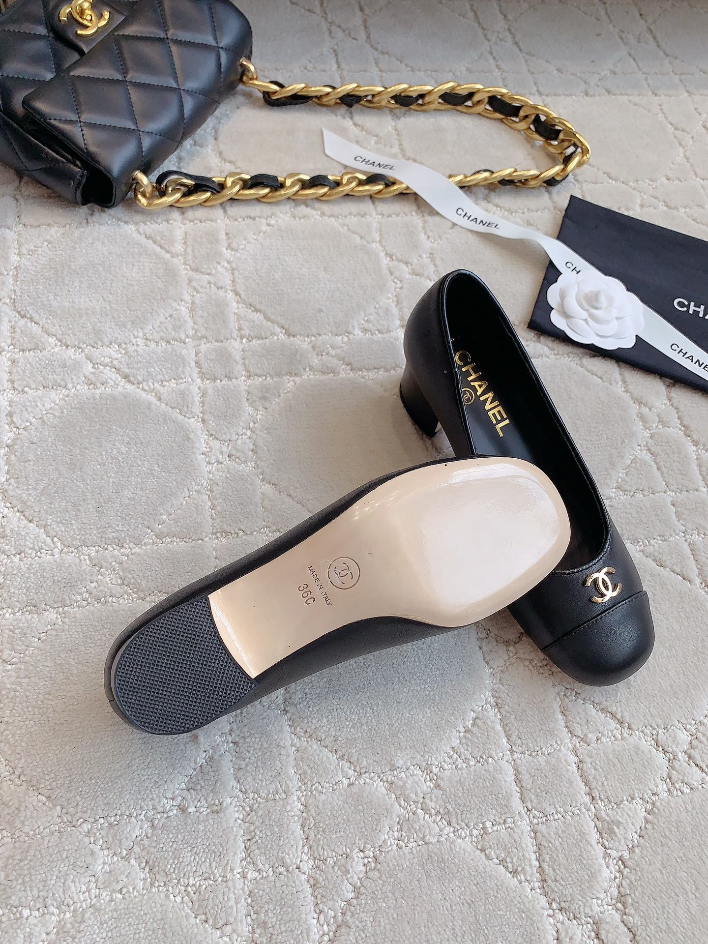 PUMP ROUNG TOE IN BLACK SHEEPSKIN - 34