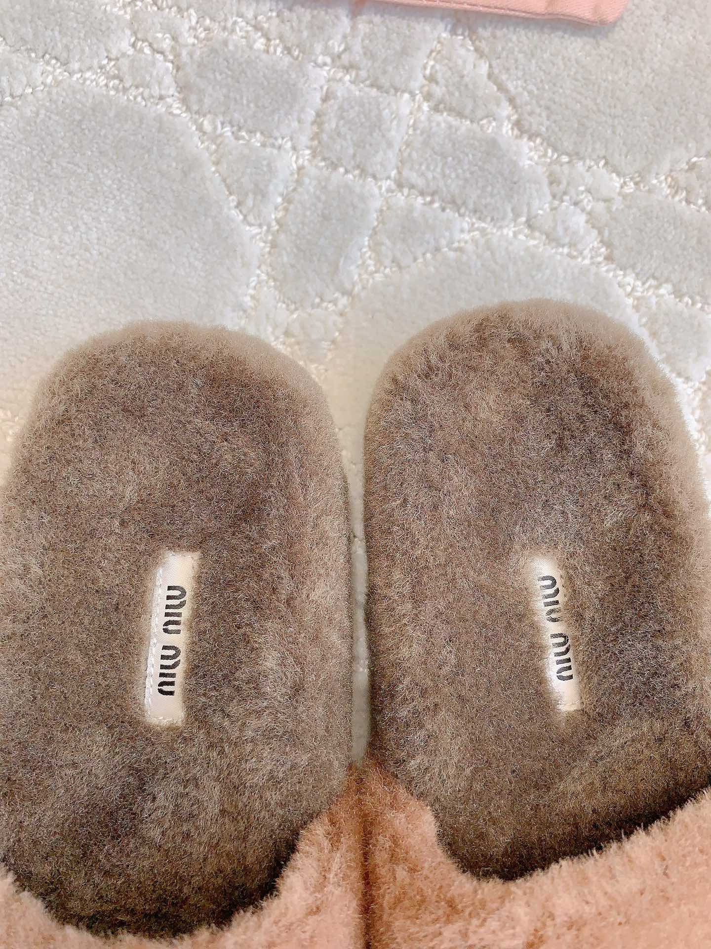 RABBIT FUR SLIPPERS BROWN WITH EMBROIDED LOGO - 35