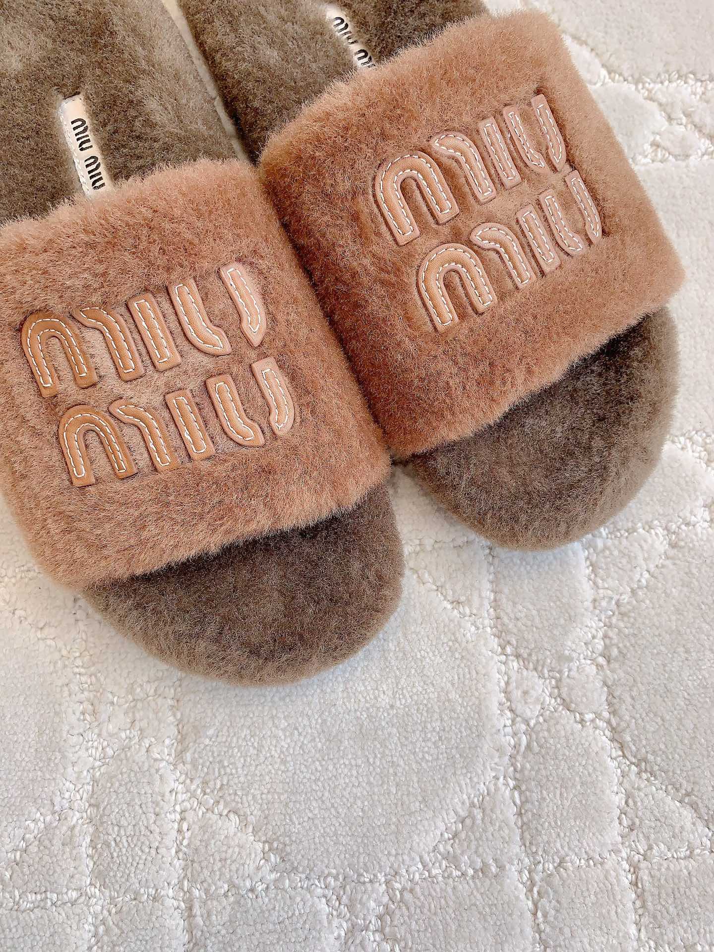 RABBIT FUR SLIPPERS BROWN WITH EMBROIDED LOGO - 35