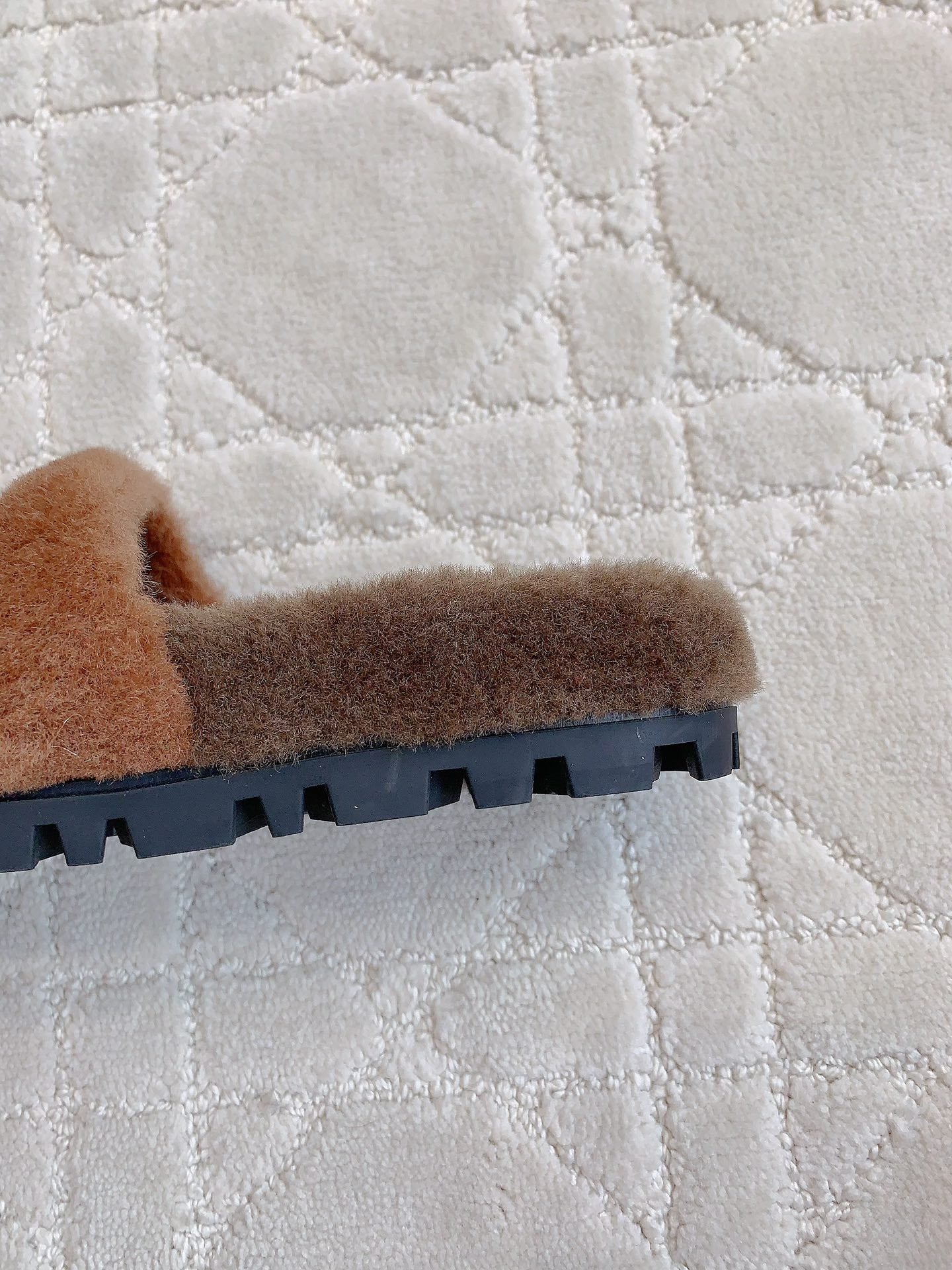 RABBIT FUR SLIPPERS BROWN WITH EMBROIDED LOGO - 35