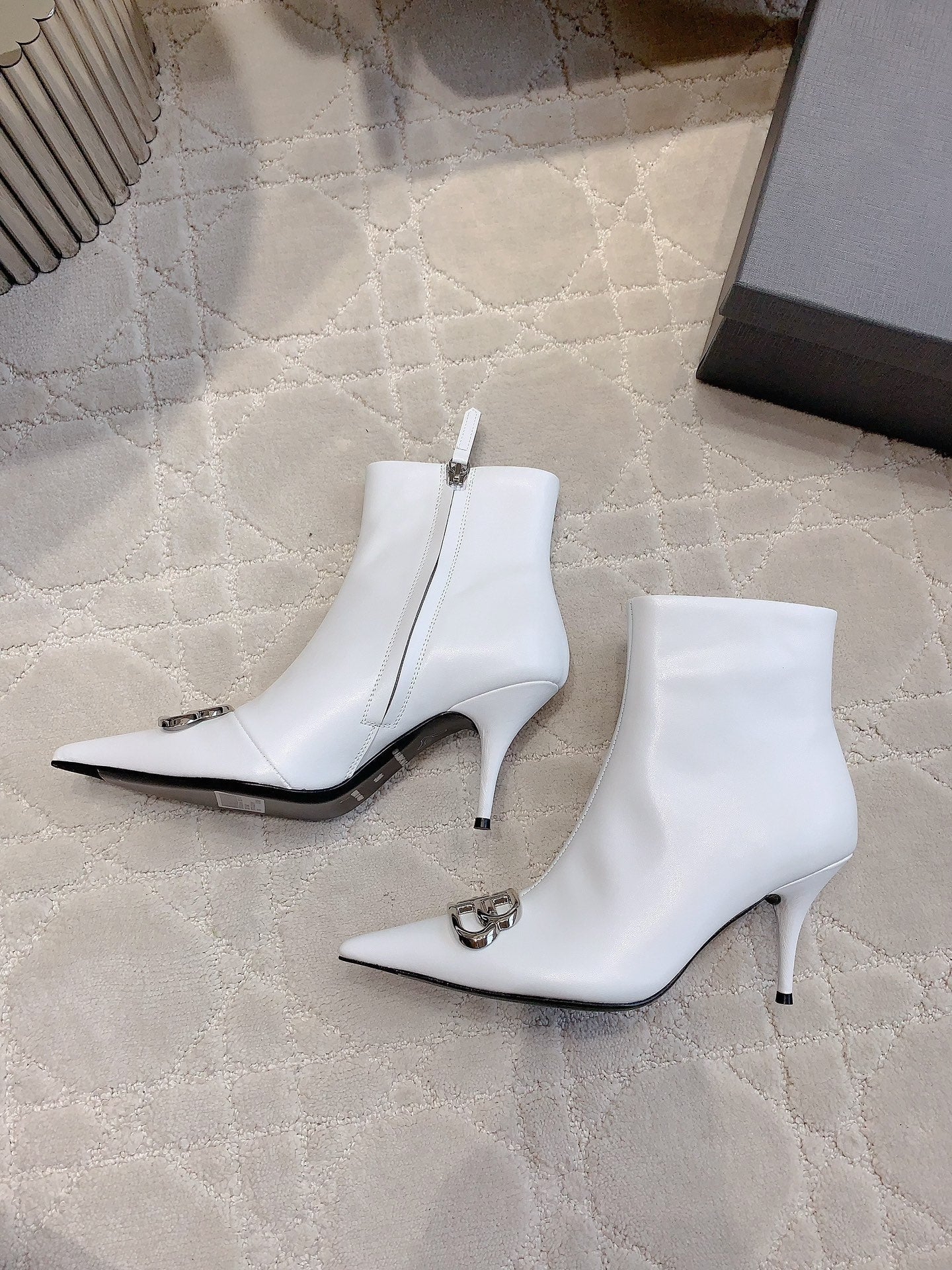 POINTED-TOE HIGH HEEL BOOTS IN WHITE SMOOTH LAMBSKIN - 34