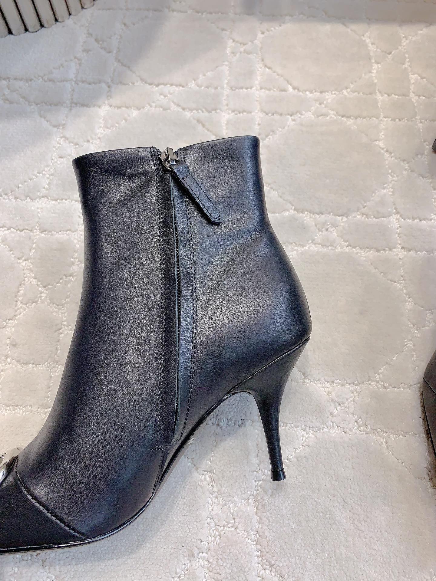 POINTED-TOE HIGH HEEL BOOTS IN BLACK SMOOTH LAMBSKIN - 34