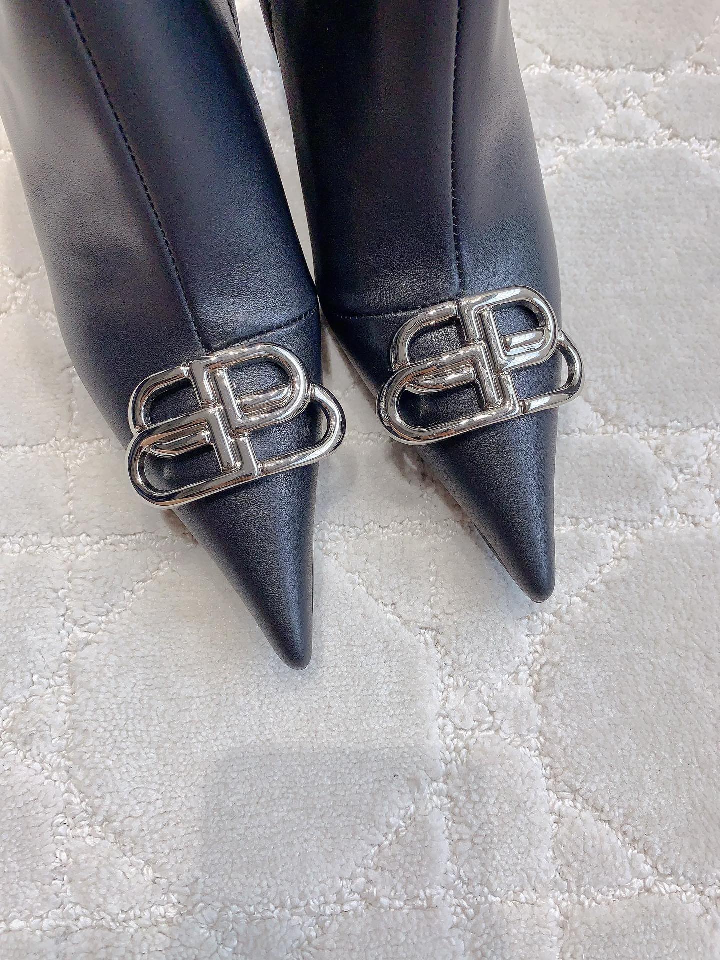 POINTED-TOE HIGH HEEL BOOTS IN BLACK SMOOTH LAMBSKIN - 34