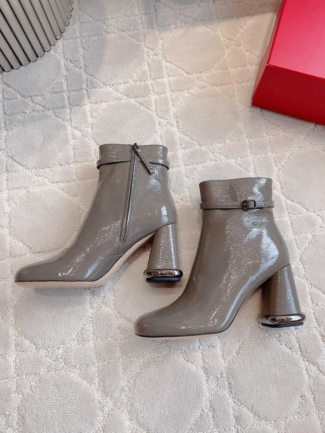 VIV' PODIUM BOOTIES IN GREY GLOSSY LAMBSKIN - 35