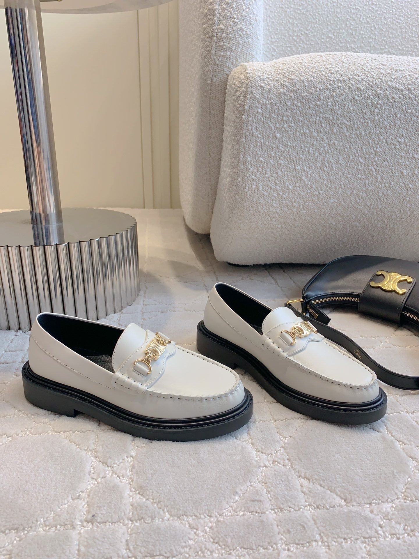 CHANEL 25S ARC DE TRIOMPHE LOAFERS IN WHITE CALFSKIN GOLD HARDWARE - 35