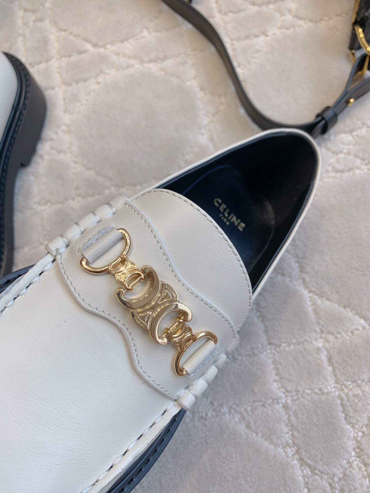 CHANEL 25S ARC DE TRIOMPHE LOAFERS IN WHITE CALFSKIN GOLD HARDWARE - 35
