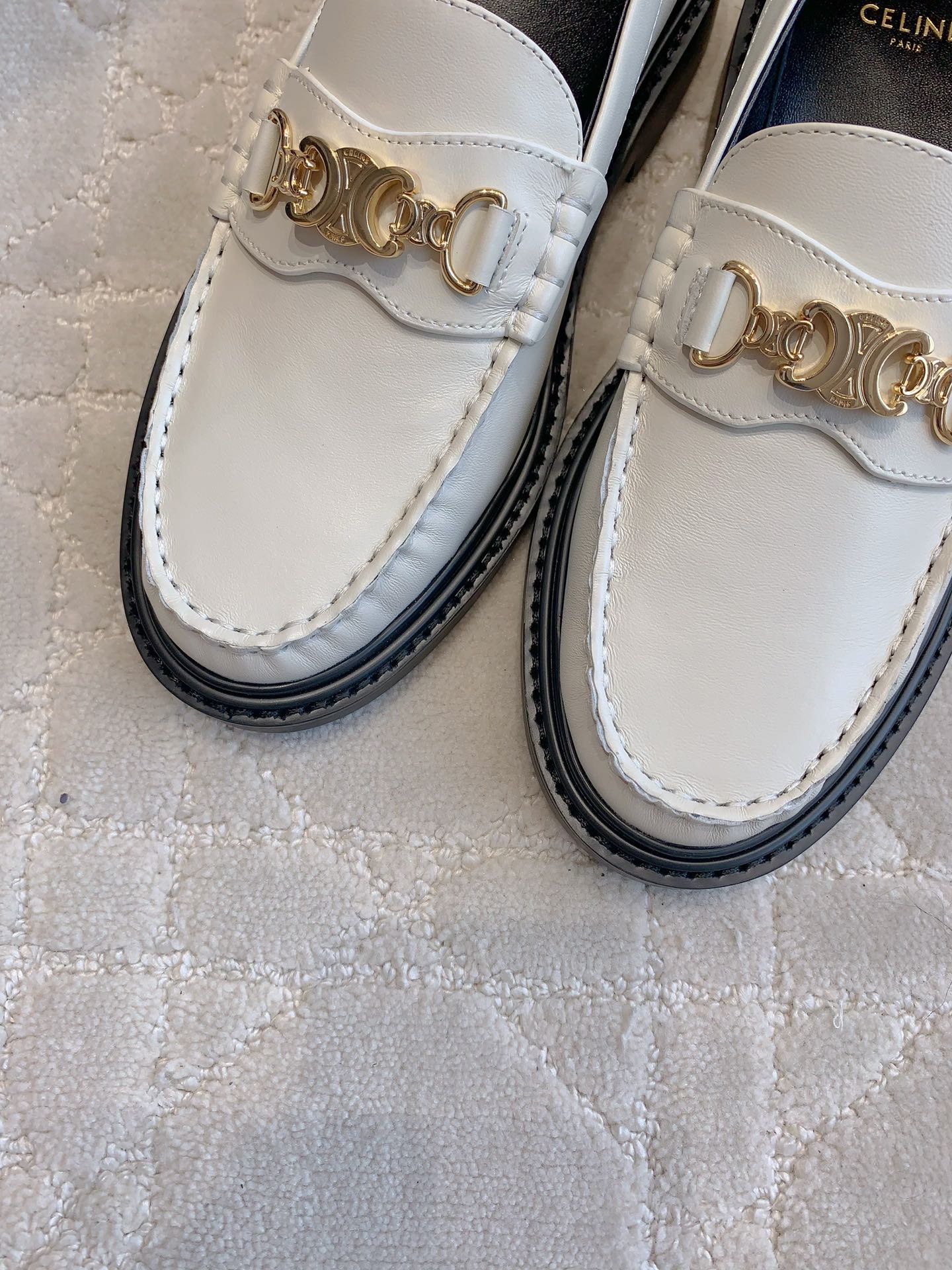 CHANEL 25S ARC DE TRIOMPHE LOAFERS IN WHITE CALFSKIN GOLD HARDWARE - 35