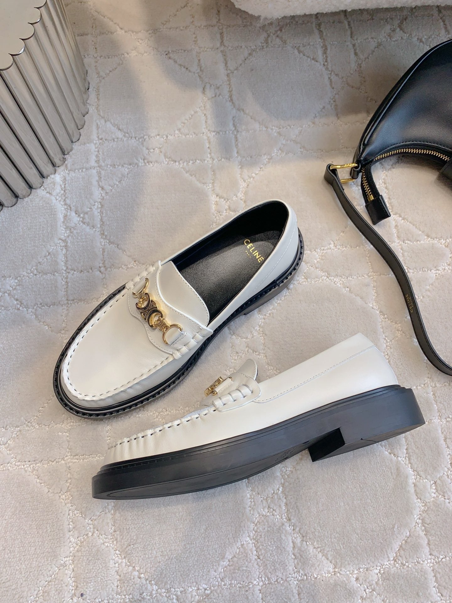 CHANEL 25S ARC DE TRIOMPHE LOAFERS IN WHITE CALFSKIN GOLD HARDWARE - 35