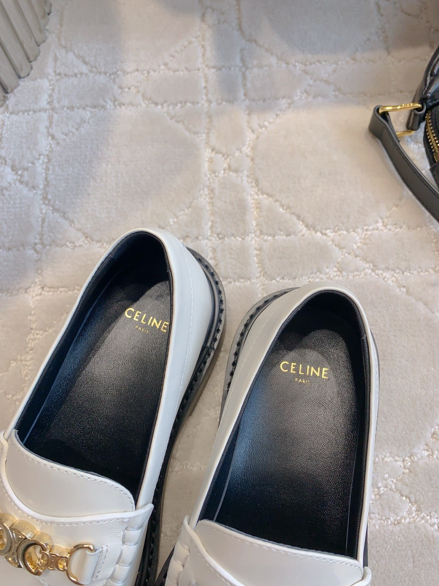 CHANEL 25S ARC DE TRIOMPHE LOAFERS IN WHITE CALFSKIN GOLD HARDWARE - 35