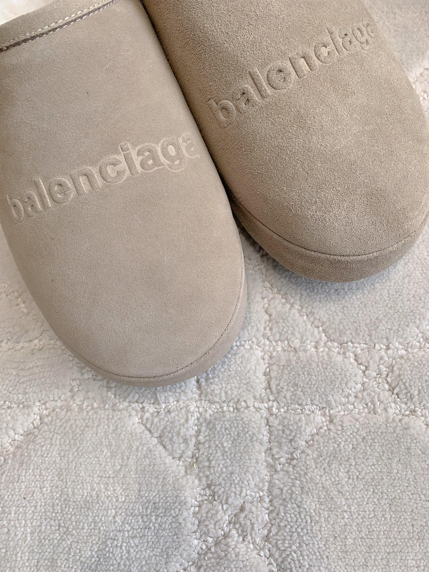 ALASKA SLIPPER IN BEIGE SUEDE - 35