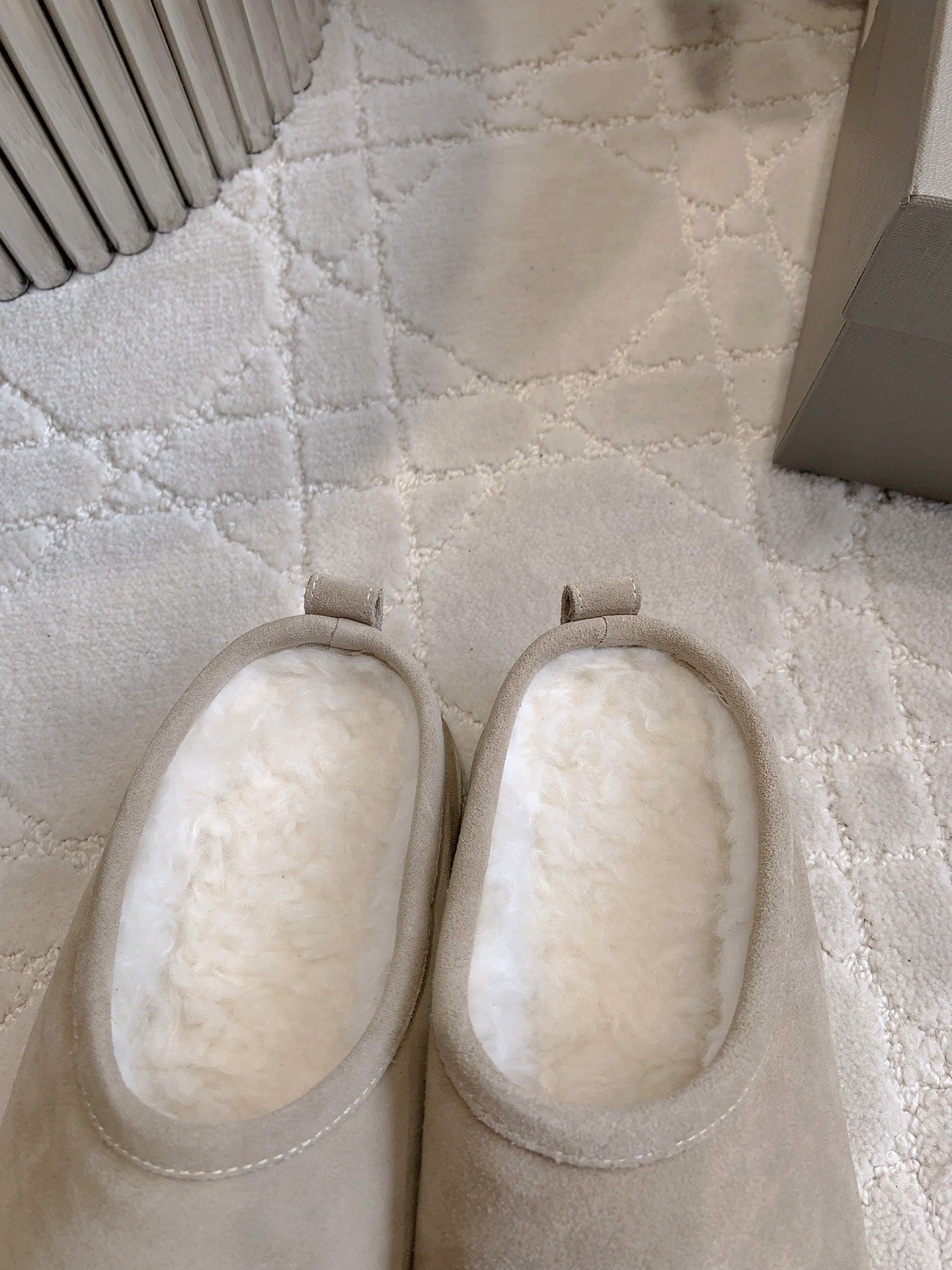 ALASKA SLIPPER IN BEIGE SUEDE - 35