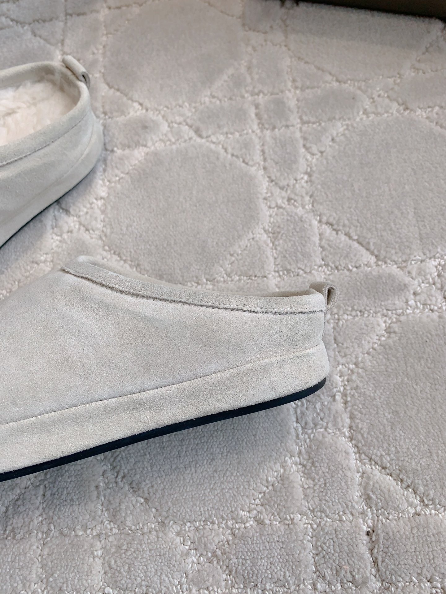 ALASKA SLIPPER IN WHITE SUEDE - 35