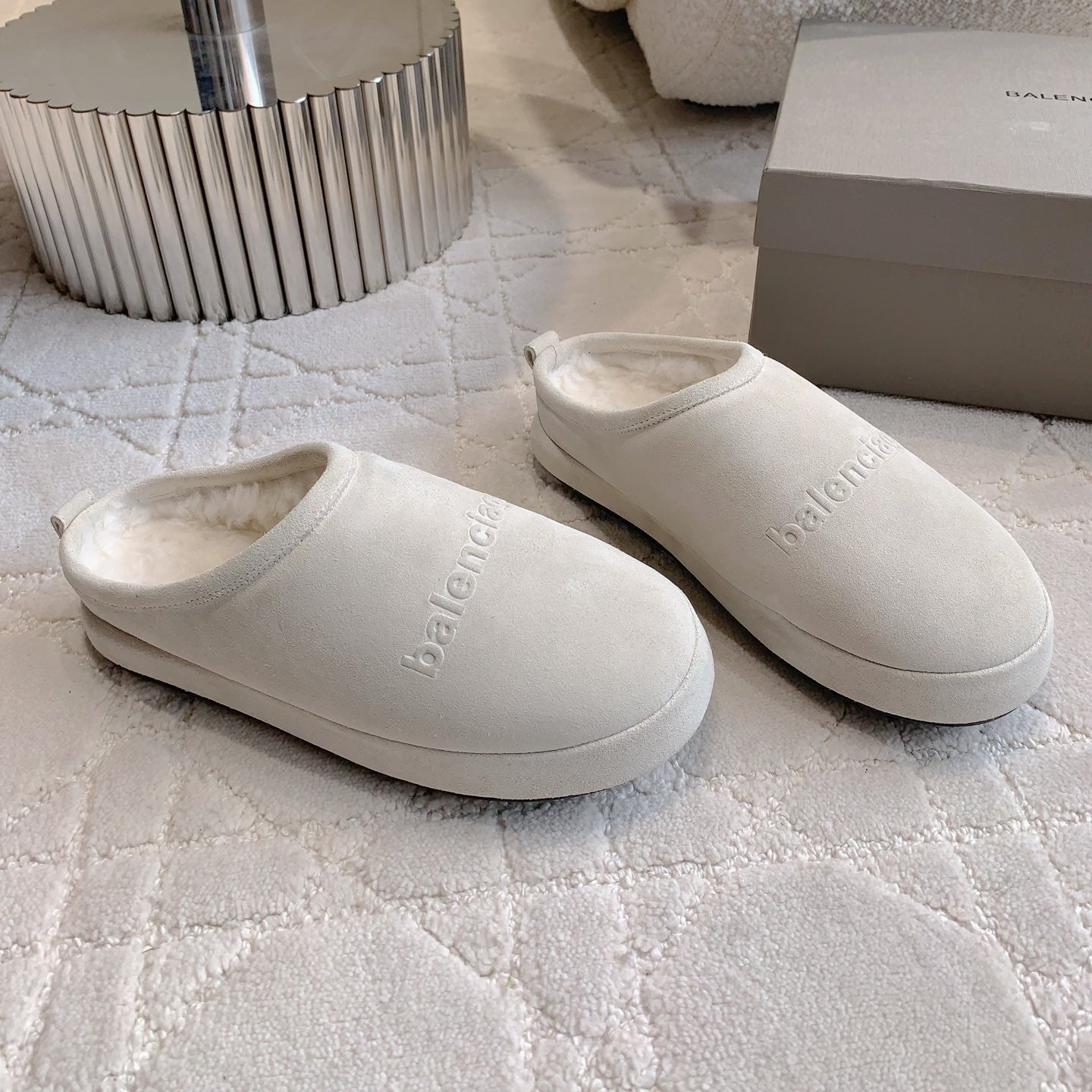 ALASKA SLIPPER IN WHITE SUEDE - 35